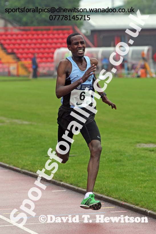 Asdan Mohamud (TVH) winning the 5000 metres, British National League, Division 1, Gateshead. Photo: David T. Hewitson/Sports for All Pics
